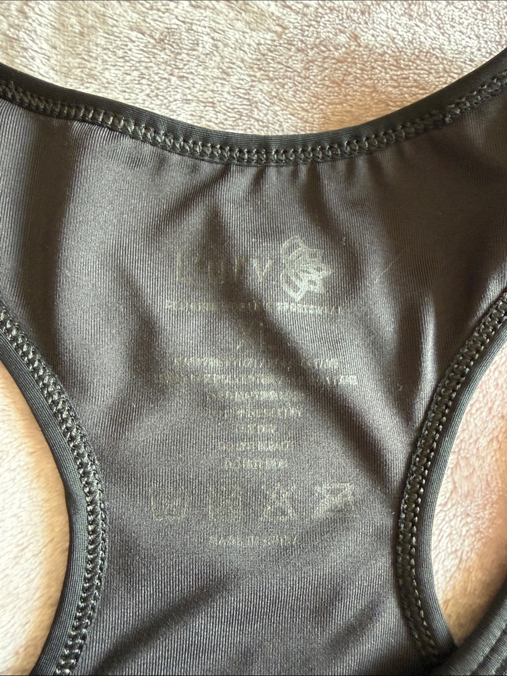 L'URV Black Racerback Performance Crop Tank - Picture 4 of 4